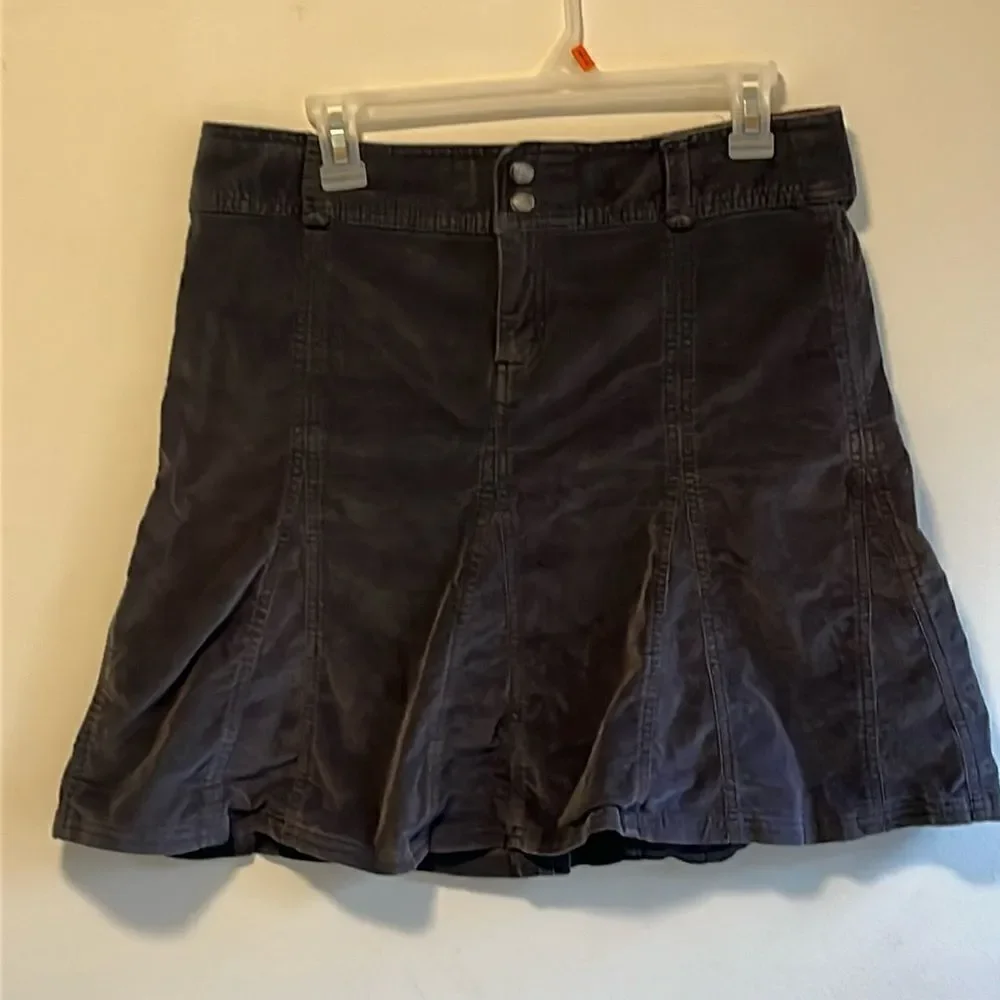 EXCELLENT CONDITION ATHLETA SIZE 8 GRAY BRUSHED CORDUROY SKIRT